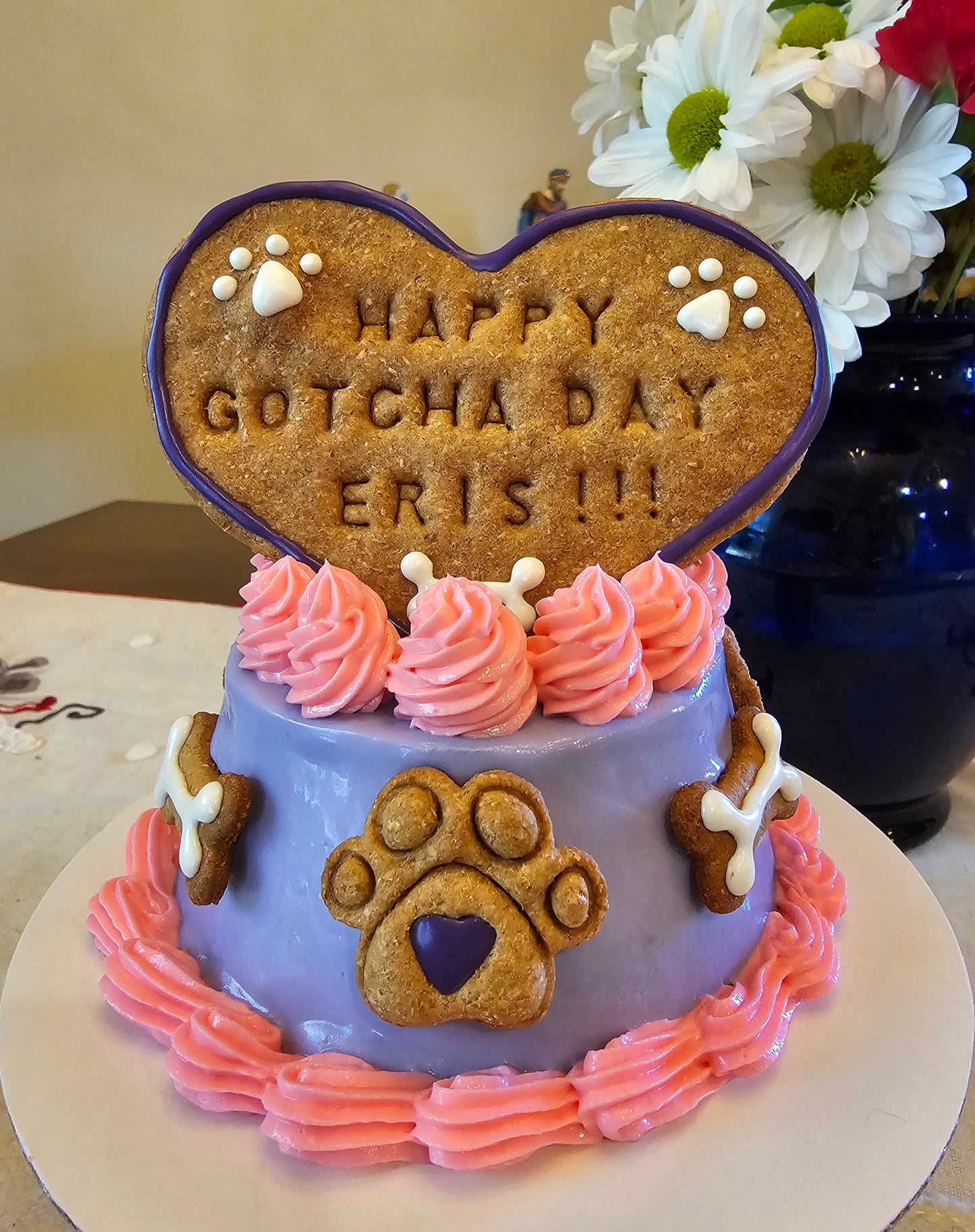 Cake with heart topper